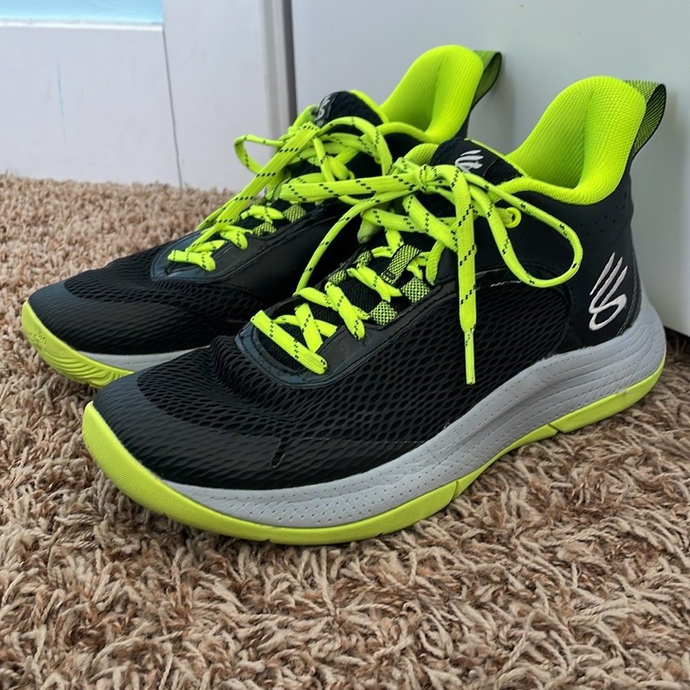 Steph Curry Series Under Armour Basketball Shoes | Men’s 7, Women’s 8.5